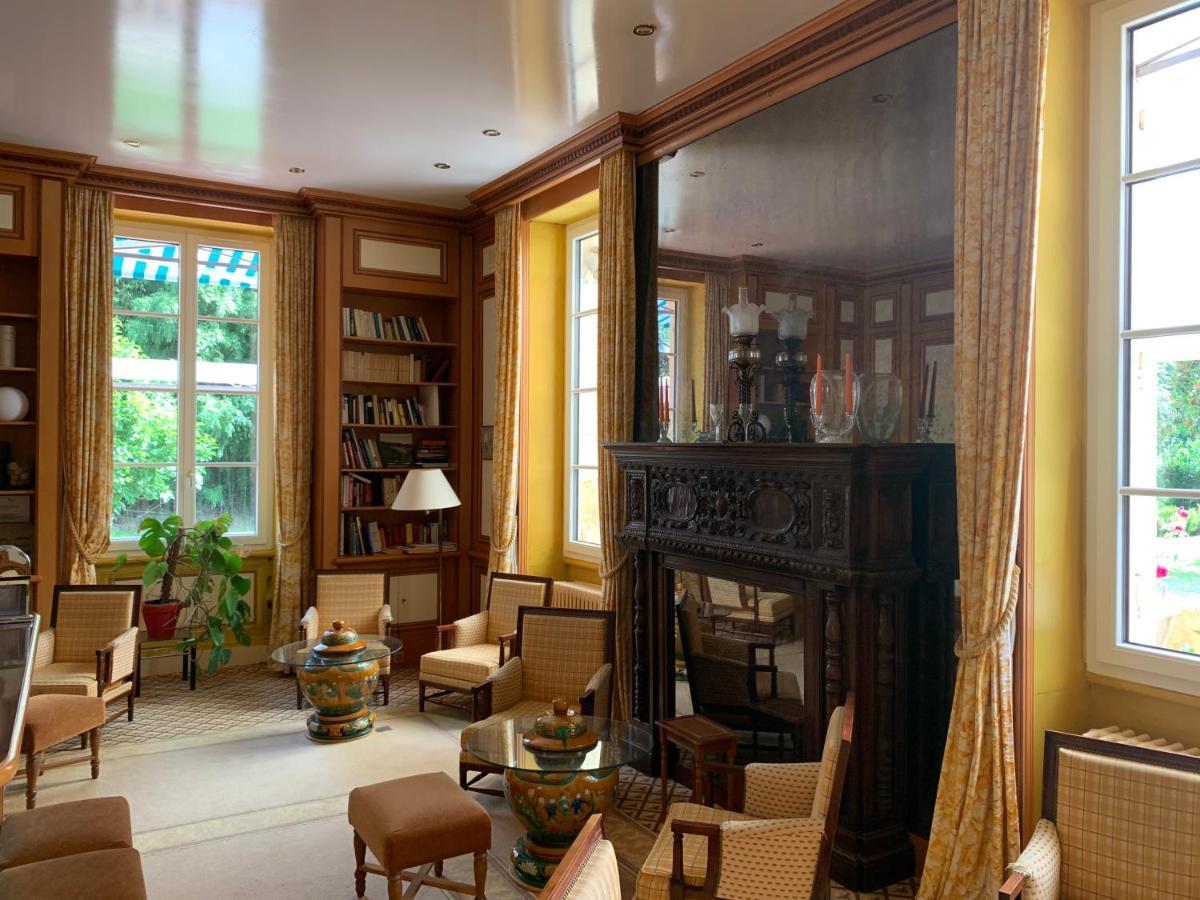 Отель Le Manoir De Bellerive Le Buisson-de-Cadouin Экстерьер фото