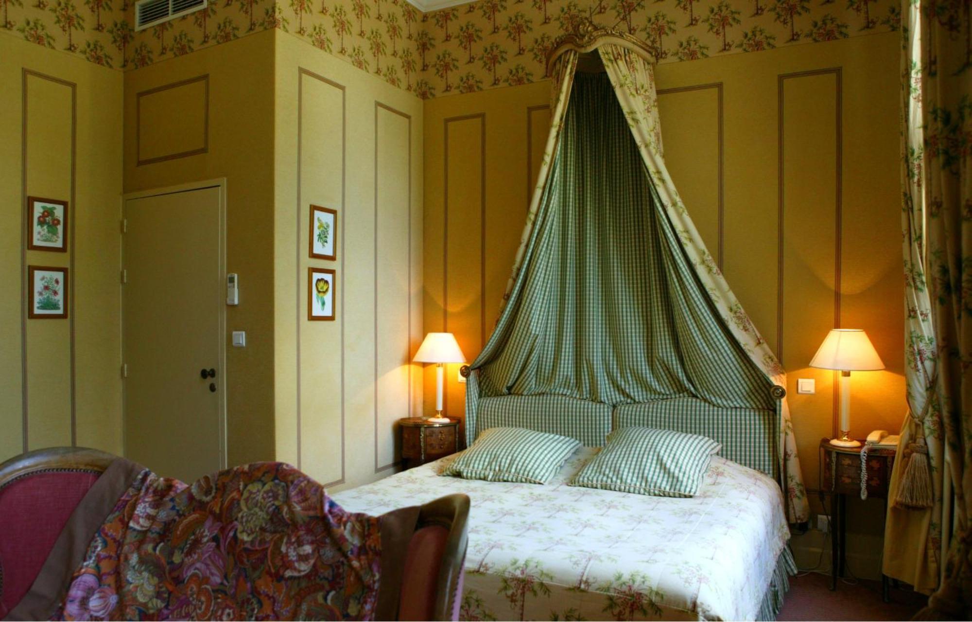 Отель Le Manoir De Bellerive Le Buisson-de-Cadouin Экстерьер фото