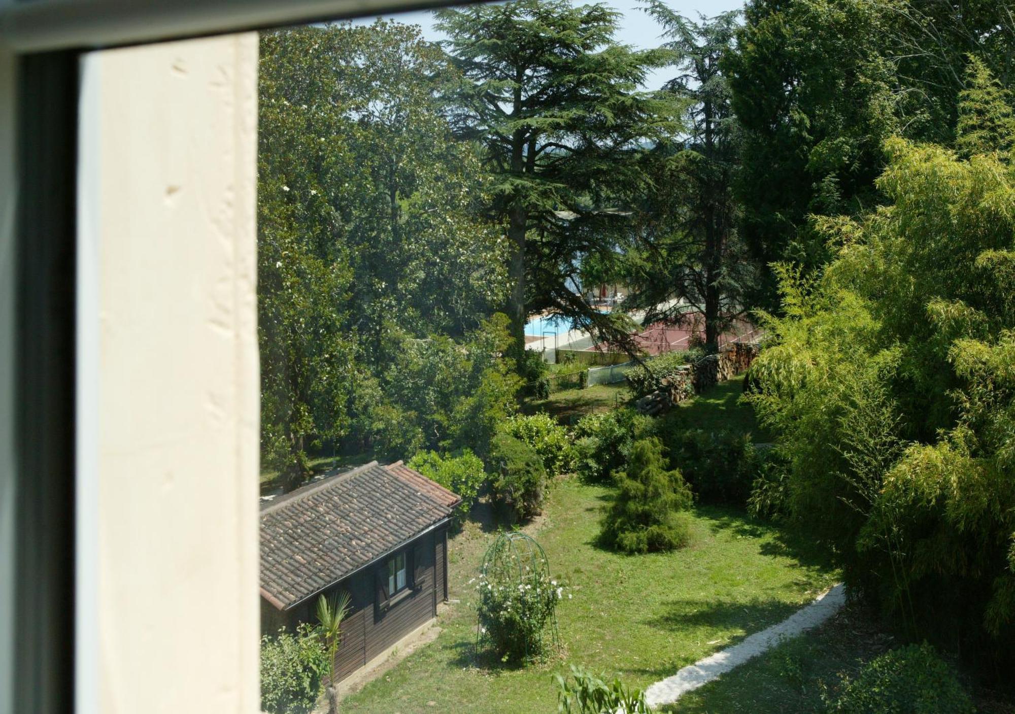 Отель Le Manoir De Bellerive Le Buisson-de-Cadouin Экстерьер фото