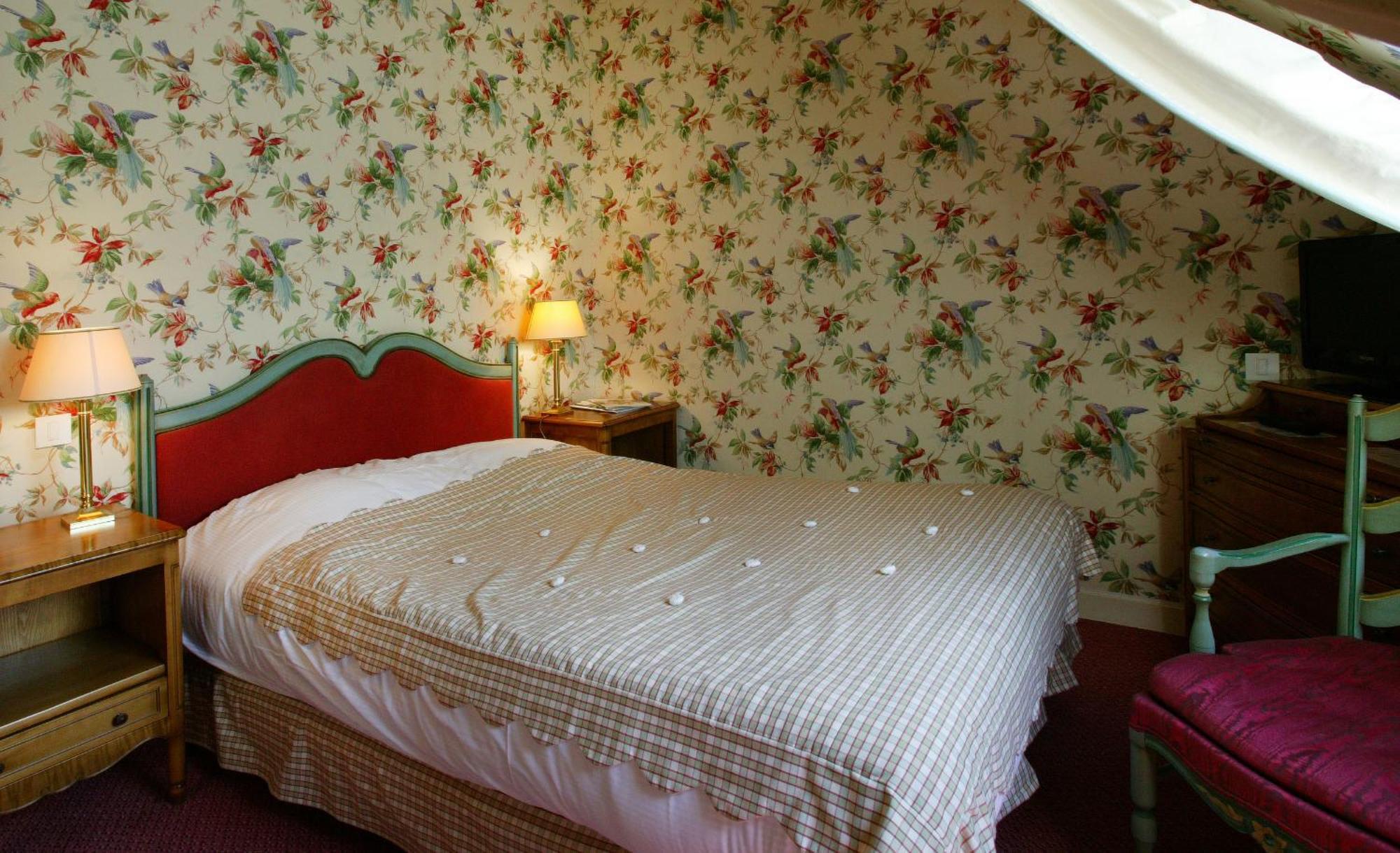 Отель Le Manoir De Bellerive Le Buisson-de-Cadouin Экстерьер фото