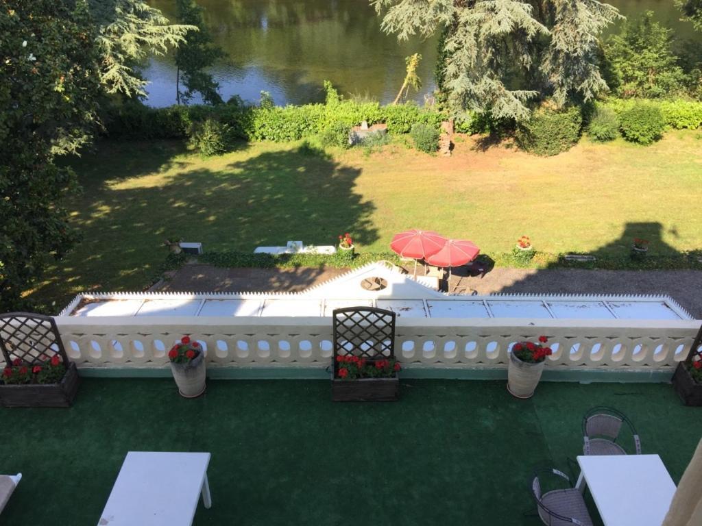 Отель Le Manoir De Bellerive Le Buisson-de-Cadouin Экстерьер фото